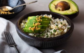 Crispy-garlic-and-avocado-fried-rice