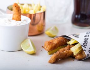 fish-fingers-and-chips-with-tartar-sauce
