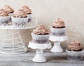 Ice-cream-stuffed-chocolate-cupcakes